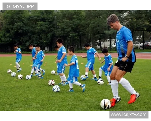 全球顶级足球明星体能教练全名单揭秘及其训练理念分析